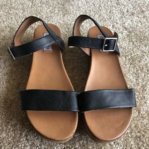 Steve Madden black/light brown platform sandals!